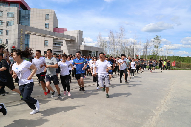 5cfdf2d1c9c28.jpg 安全環(huán)保月樂跑馬拉松 活力新多銅 (11)-640.jpg