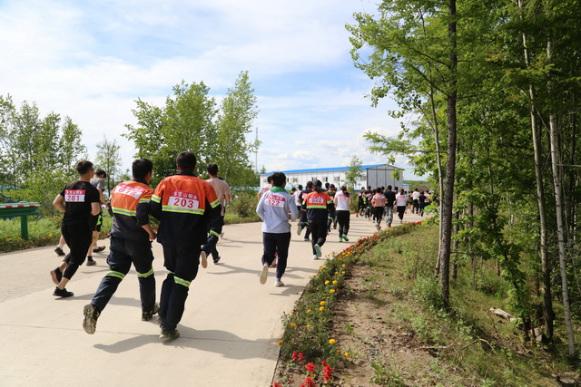 5cfdf2ee8d2dd.jpg 安全環(huán)保月樂跑馬拉松 活力新多銅 (9)-640.jpg