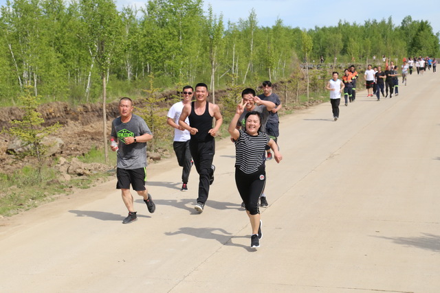 5cfdf802976b3.jpg 安全環(huán)保月樂跑馬拉松 活力新多銅 (8)-640.jpg