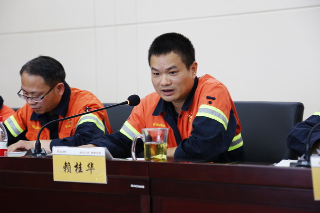 多寶山銅業(yè)召開半年工作會 賴桂華強調(diào)愛國、愛企、愛自己 企業(yè)與員工同進步3-640.jpg