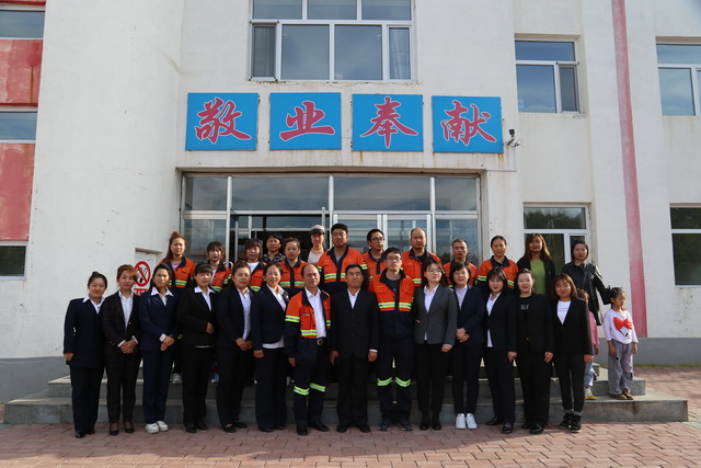 教師節(jié)情暖教育一線 多寶山銅業(yè)慰問“人類靈魂的工程師” (2)-640.JPG