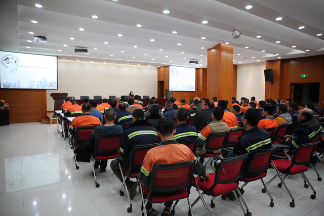 安全與遵章同在 事故與違章相隨 多寶山銅業(yè)冬季行車安全再強化-640.JPG